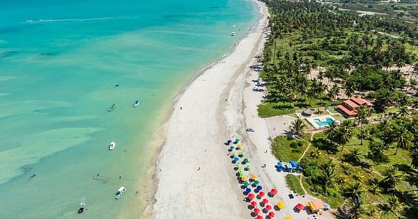 Duas pessoas ficam feridas em acidente com banana boat e jet ski em praia de Maragogi