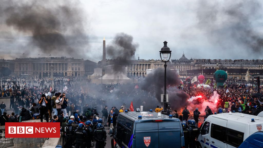 O dia de protestos na França após decreto de Macron para reforma da previdência