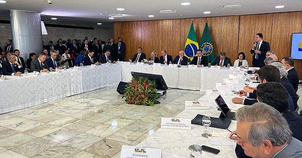 Vice-governador de Alagoas discute segurança nas escolas com presidente Lula