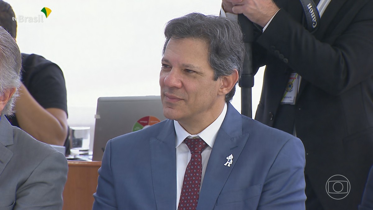 Haddad diz que juro rotativo do cartão prejudica pessoas de baixa renda, e negocia corte com bancos