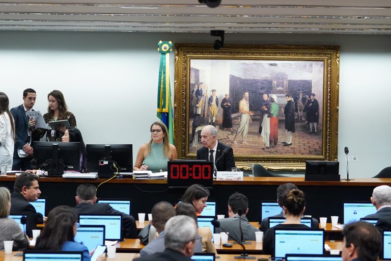 CCJ é encerrada sem votações em protesto contra PEC que anistia partidos – Notícias