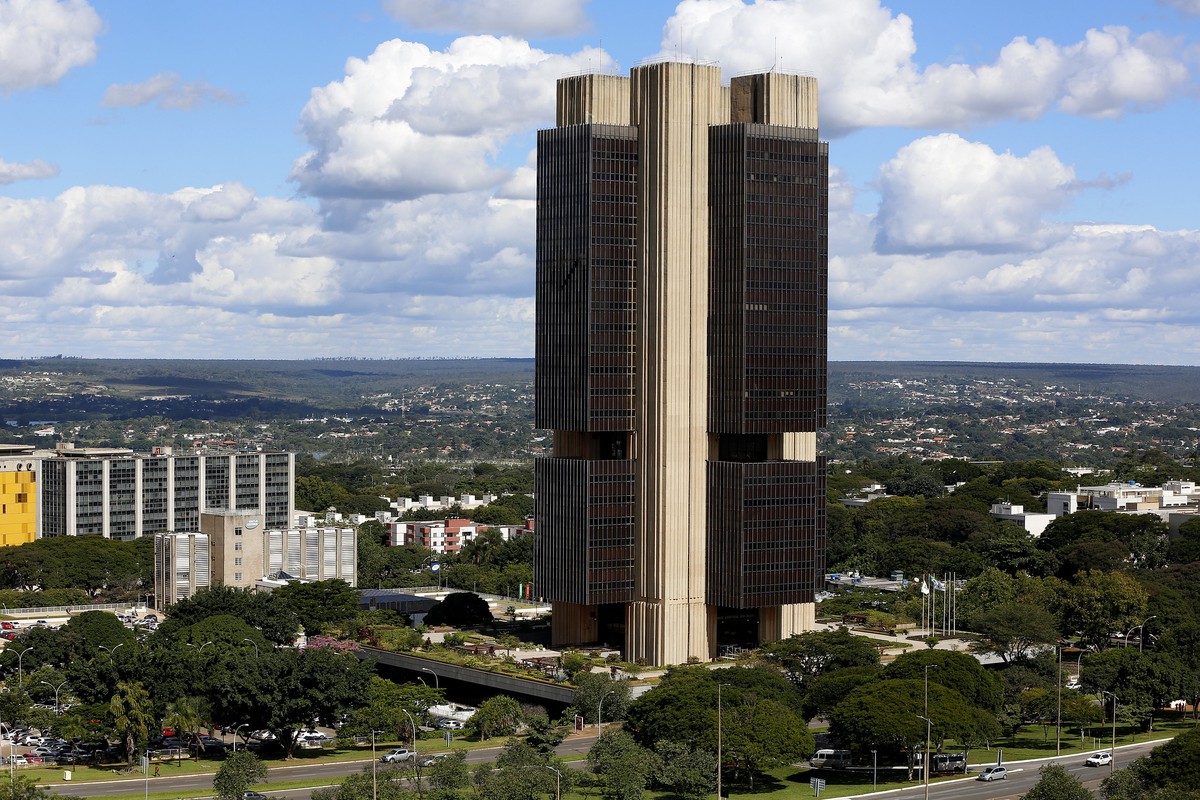 Brasil passa a ter a 2ª maior taxa de juros reais do mundo; veja ranking