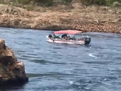 Vídeo: homem é levado pela correnteza e resgatado no Rio São Francisco