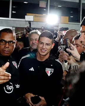 James Rodríguez chega ao Brasil com festa da torcida do São Paulo; veja vídeo