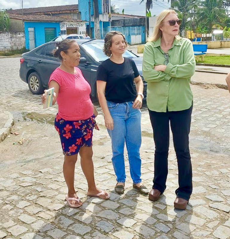 Kátia Born, visita  áreas atingidos pelas chuvas em Passo de Camaragibe