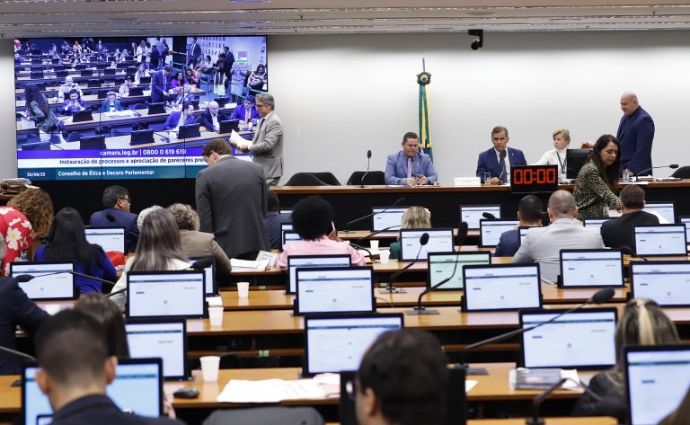 Conselho arquiva processo contra José Medeiros e abre processo contra sete deputados – Notícias