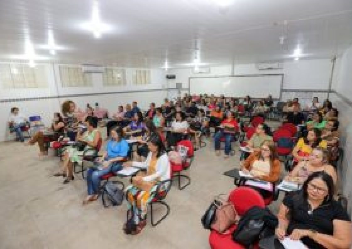 Na idade certa: Semed de Maceió discute estratégias para alfabetização de estudantes