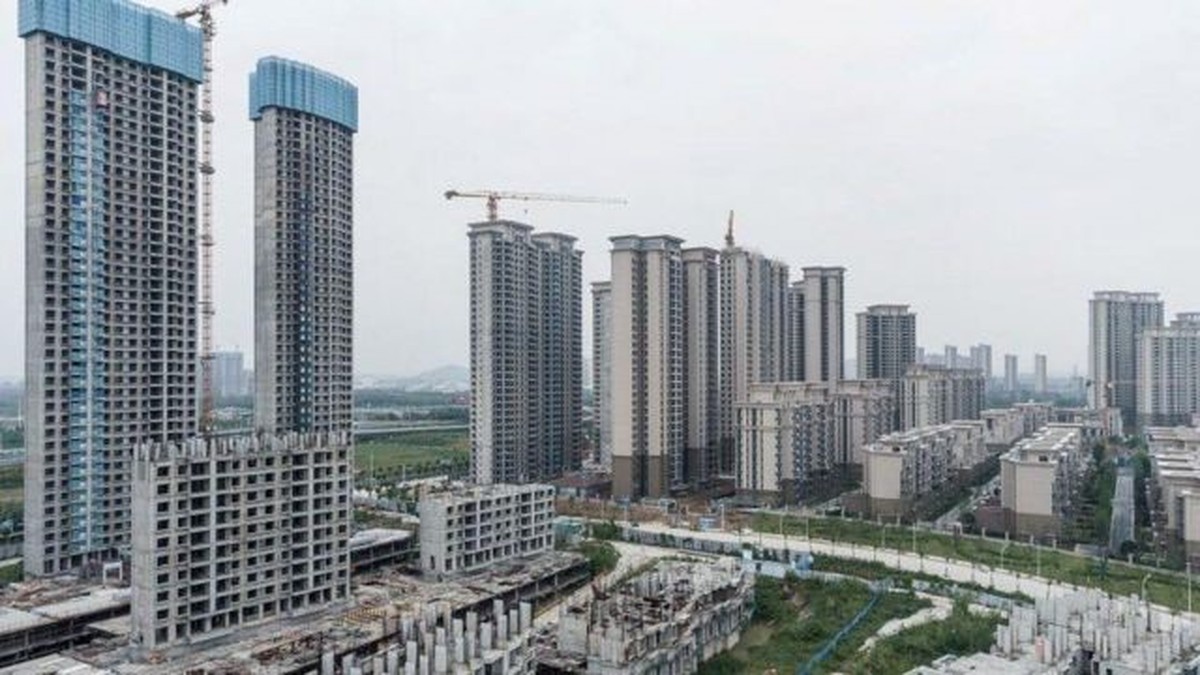 Os chineses que temem perder tudo com crise de gigante imobiliária Evergrande | Mundo