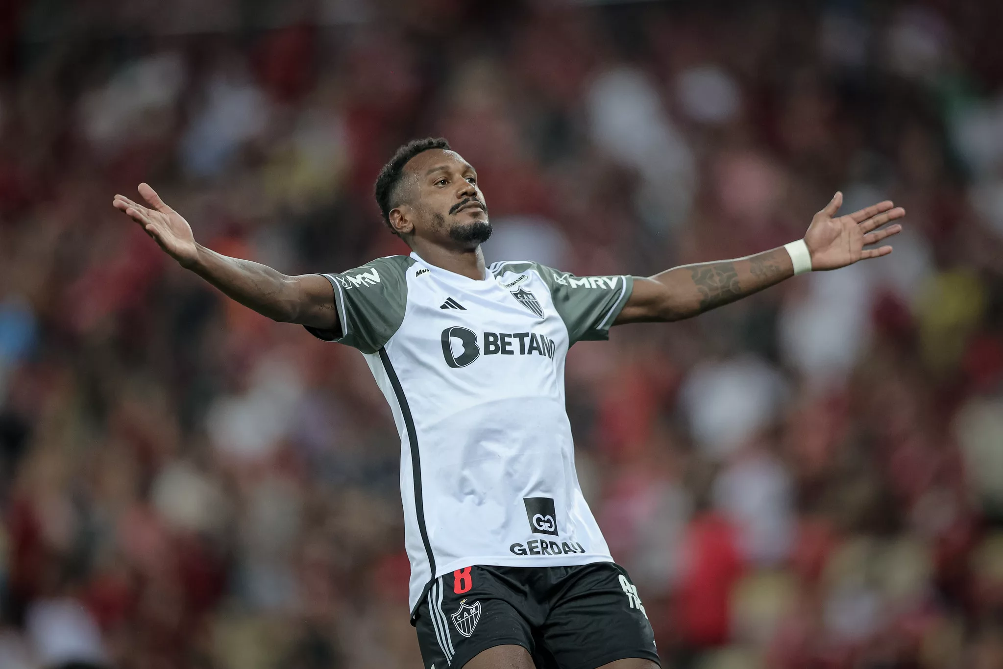 Atlético-MG castiga Flamengo no contra-ataque, vence com autoridade e entra de vez na briga por título do Brasileirão