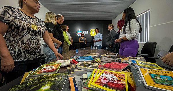 Imprensa Oficial Dandara dos Palmares doa 2 mil livros para o sistema prisional alagoano