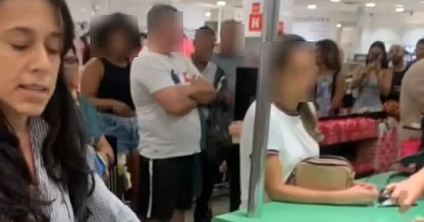 Funcionária de shopping na Bahia é demitida após alagoana denunciar discriminação contra filho autista