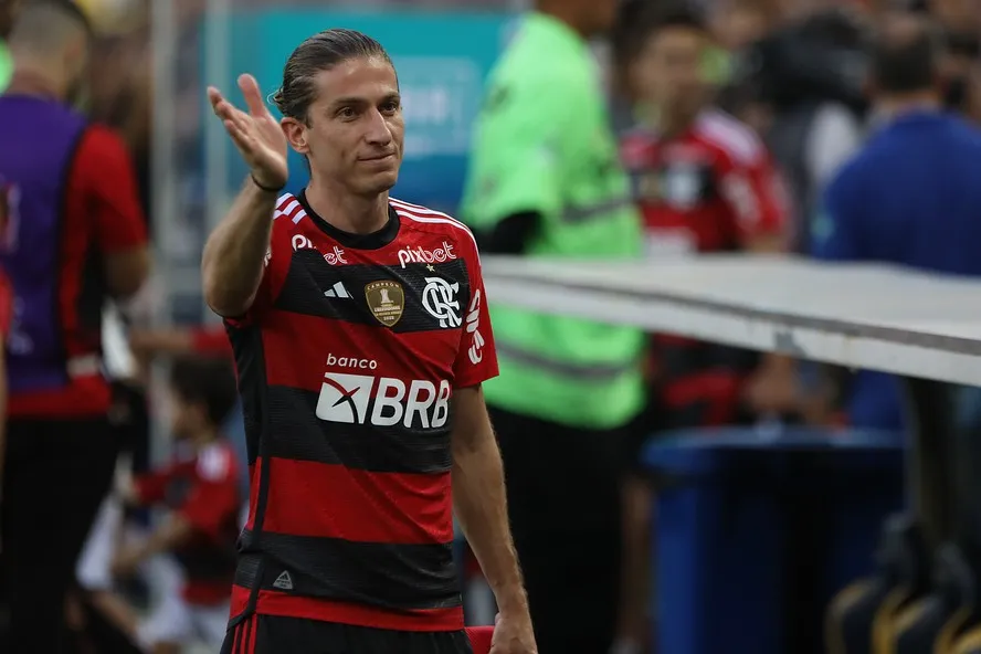 Filipe Luis anuncia aposentadoria e se despede do Flamengo: ‘Sentimento de gratidão. Até breve’