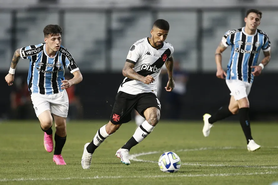 Vasco encara o Grêmio em estádio de péssimo retrospecto, mas se apega a jogo da virada