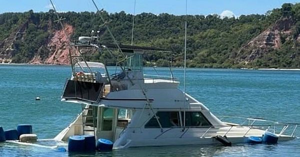 Barco de Arthur Lira afunda em marina de ex-ministro do Turismo, na Barra de São Miguel