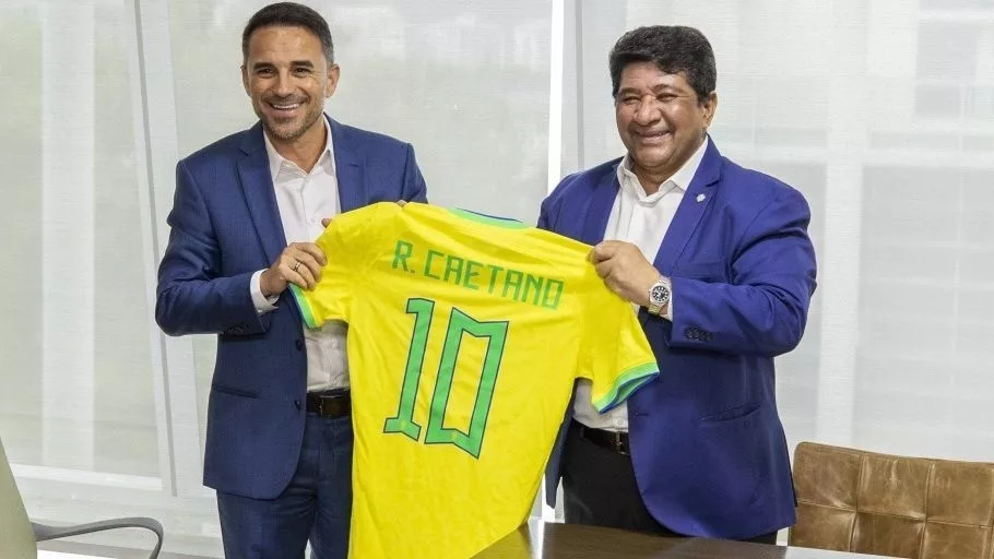 Rodrigo Caetano é oficializado pela CBF como diretor de seleções e ganha camisa 10