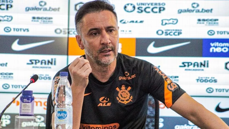 Vitor Pereira cobra R$ 7,5 milhões do Corinthians na Justiça após processo na Fifa