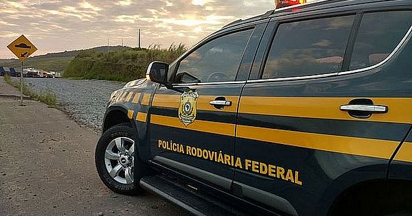 PRF confirma morte de homem em acidente com carreta, em Pilar