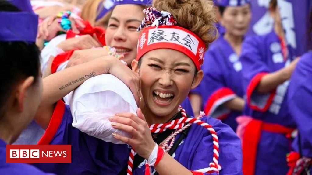 Japão: o tradicional ‘festival do nu’ que aceitou mulheres pela primeira vez em 1250 anos