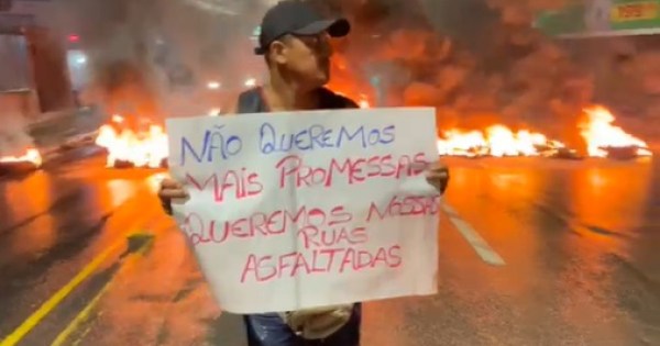 Moradores da Grota do Arroz cobram promessas não cumpridas por JHC em protesto na Gustavo Paiva