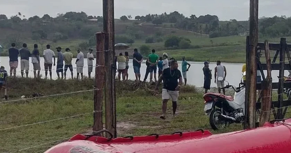 Bombeiros retomam buscas por jovem que caiu de barco e se afogou em Taquarana 