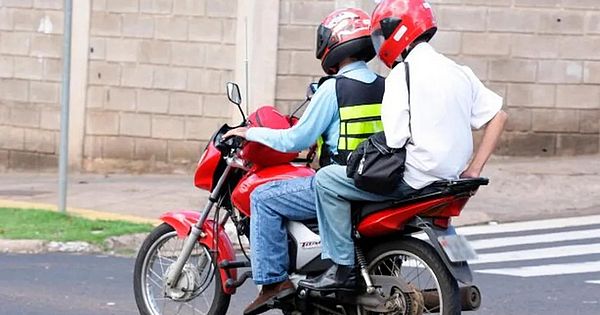 Detran reduz em 50% quatro taxas para mototaxistas e motofretistas