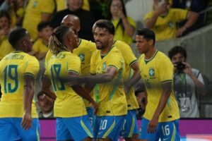Dois brasileiros que não jogam a Copa estão entre os 25 mais valiosos do mundo