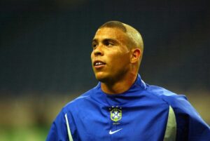 TV britânica coloca três brasileiros entre as dez maiores lendas da história da Copa; veja lista